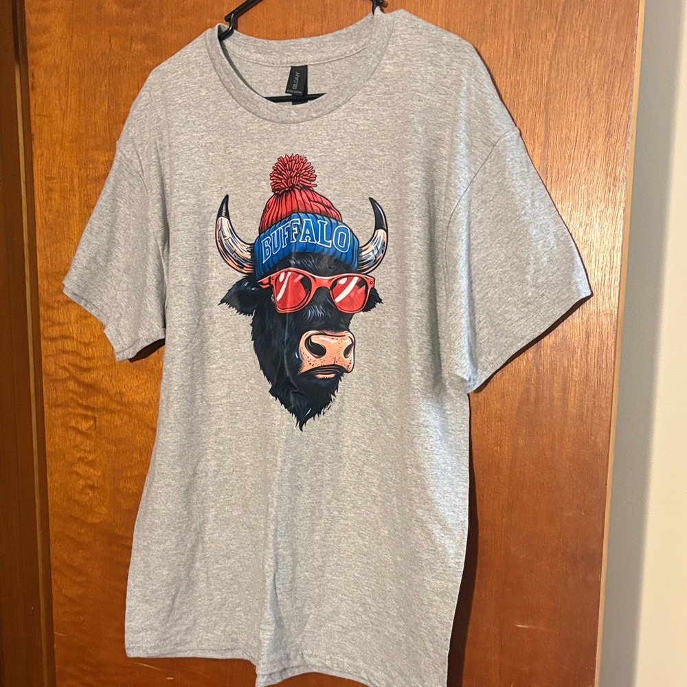 Buffalo David Bitton Gray Tee with Red & Blue Graphic